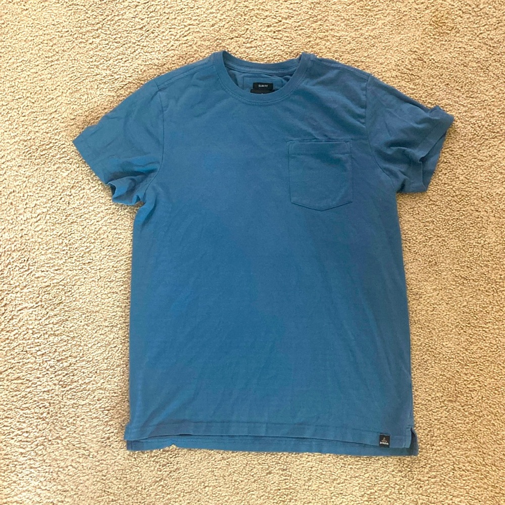 🇺🇸 Prana, men’s tee, medium (slim fit) tight for a medium